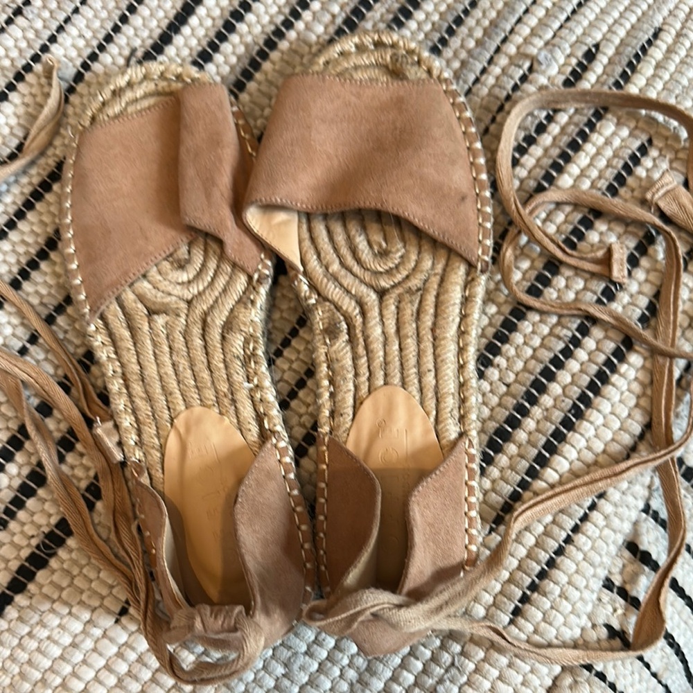 B1—Women's Tan Espadrille Sandals